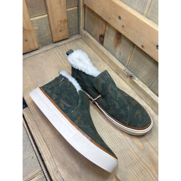 Toms Green Camo Slip-Ons with White Fur - Picture 1 of 12